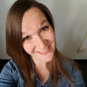 Meet your Posher, Chloe